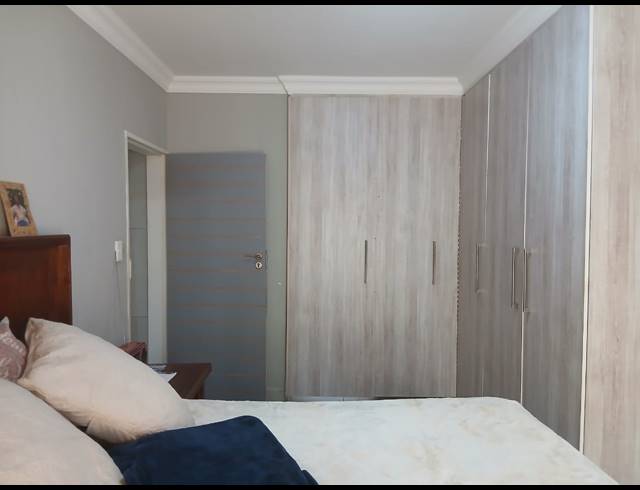 3 BEDROOM FREEHOLD FOR SALE IN MOUNTAIN VIEW